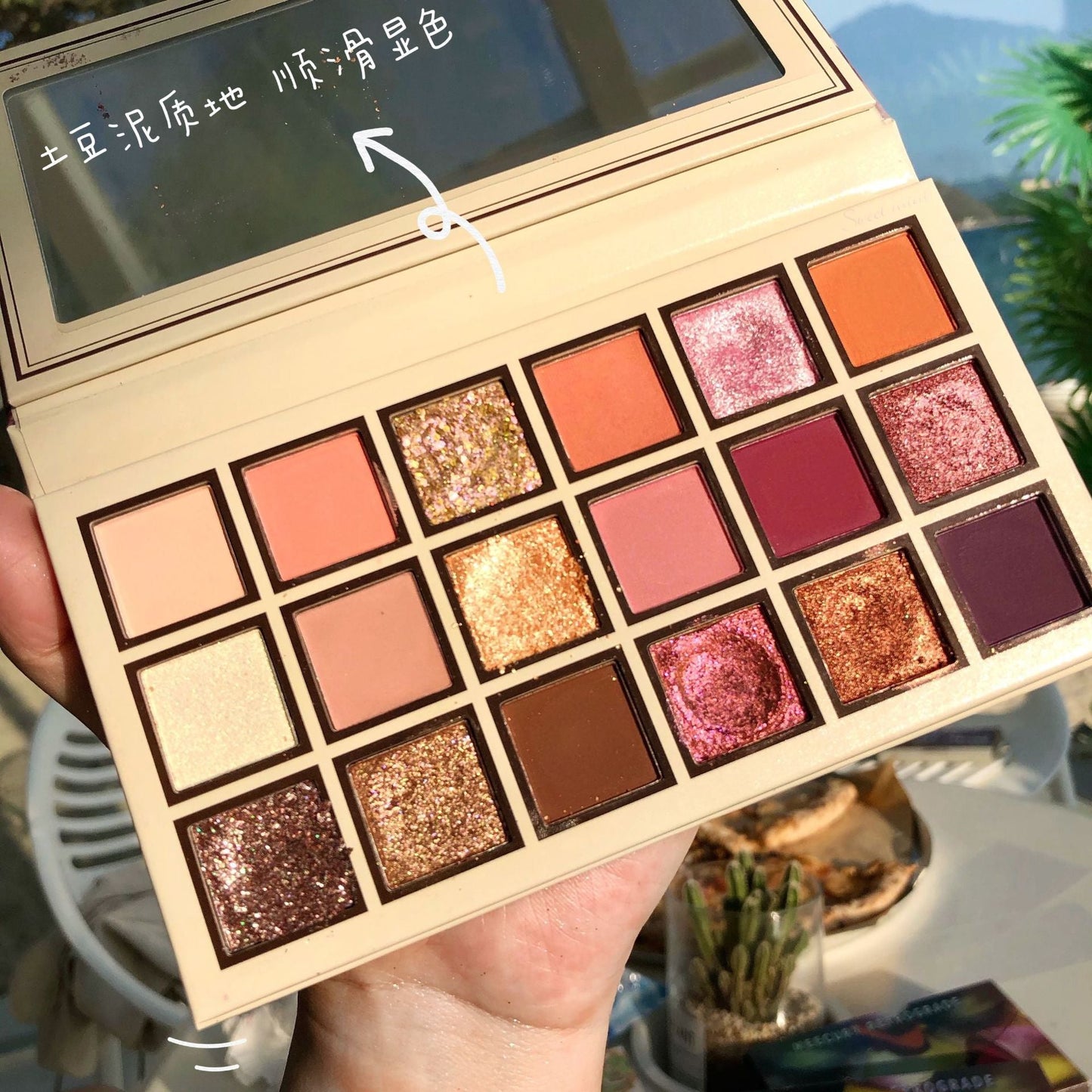18 Color Eyeshadow Palette