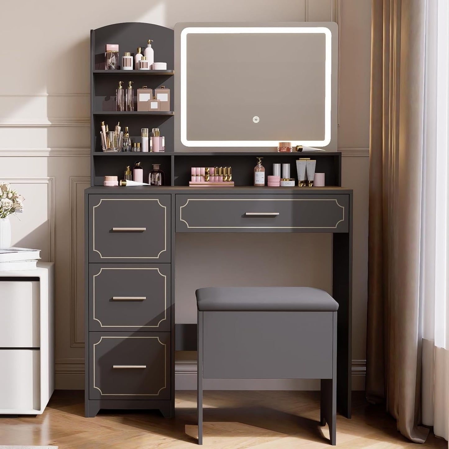 Black Vanity Table With Illuminated Mirror Outlets