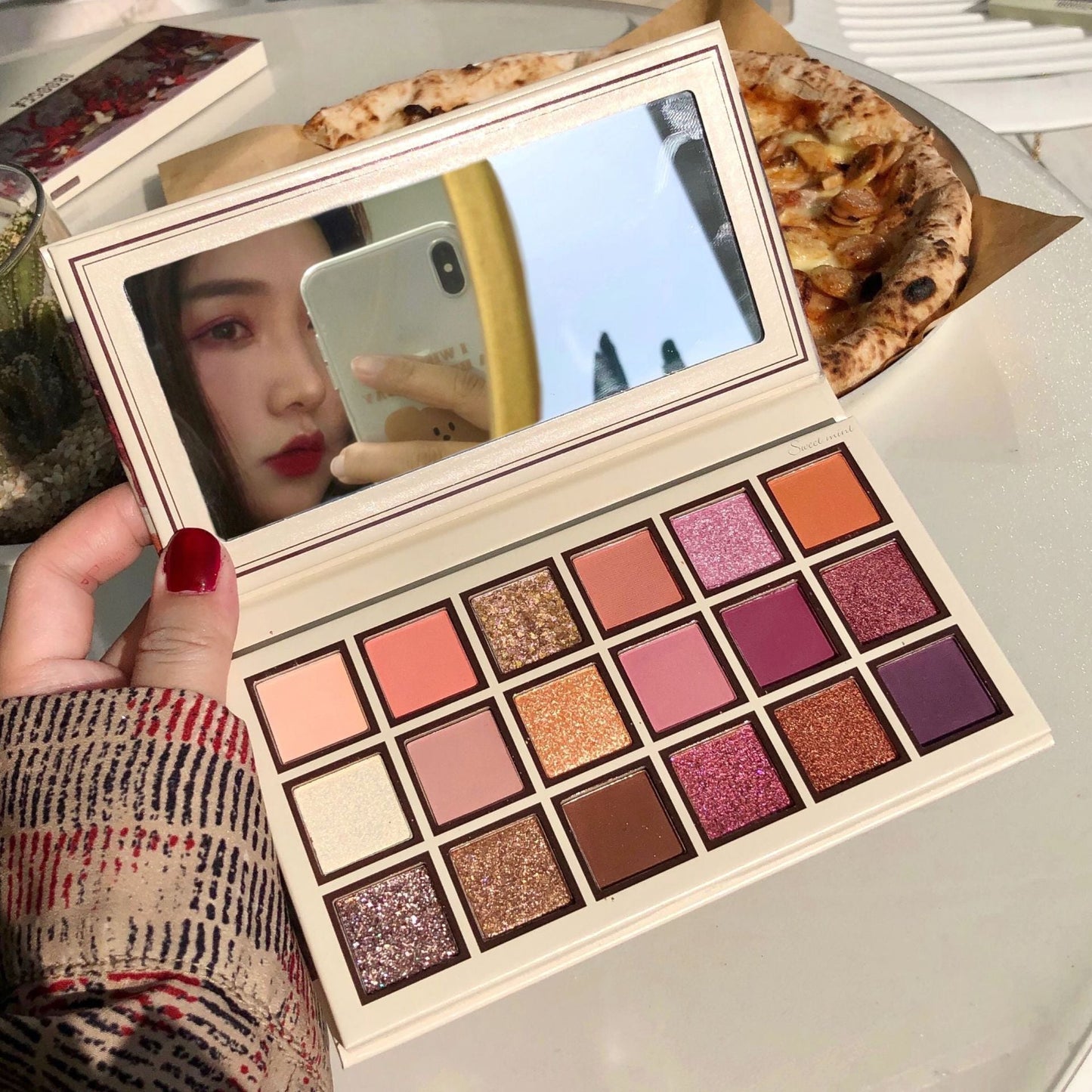 18 Color Eyeshadow Palette