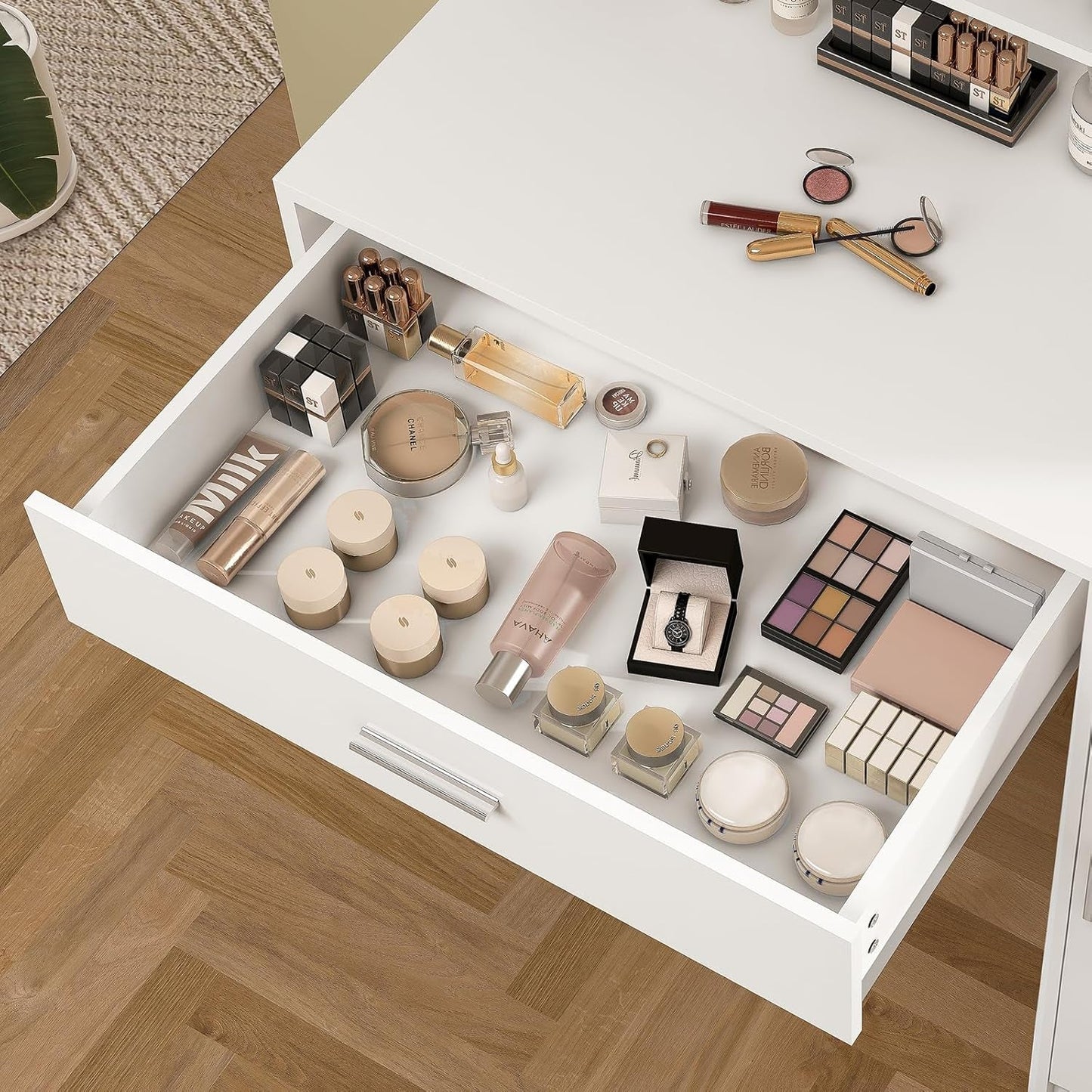 White Mirrored Vanity Desk With Illuminated Lights