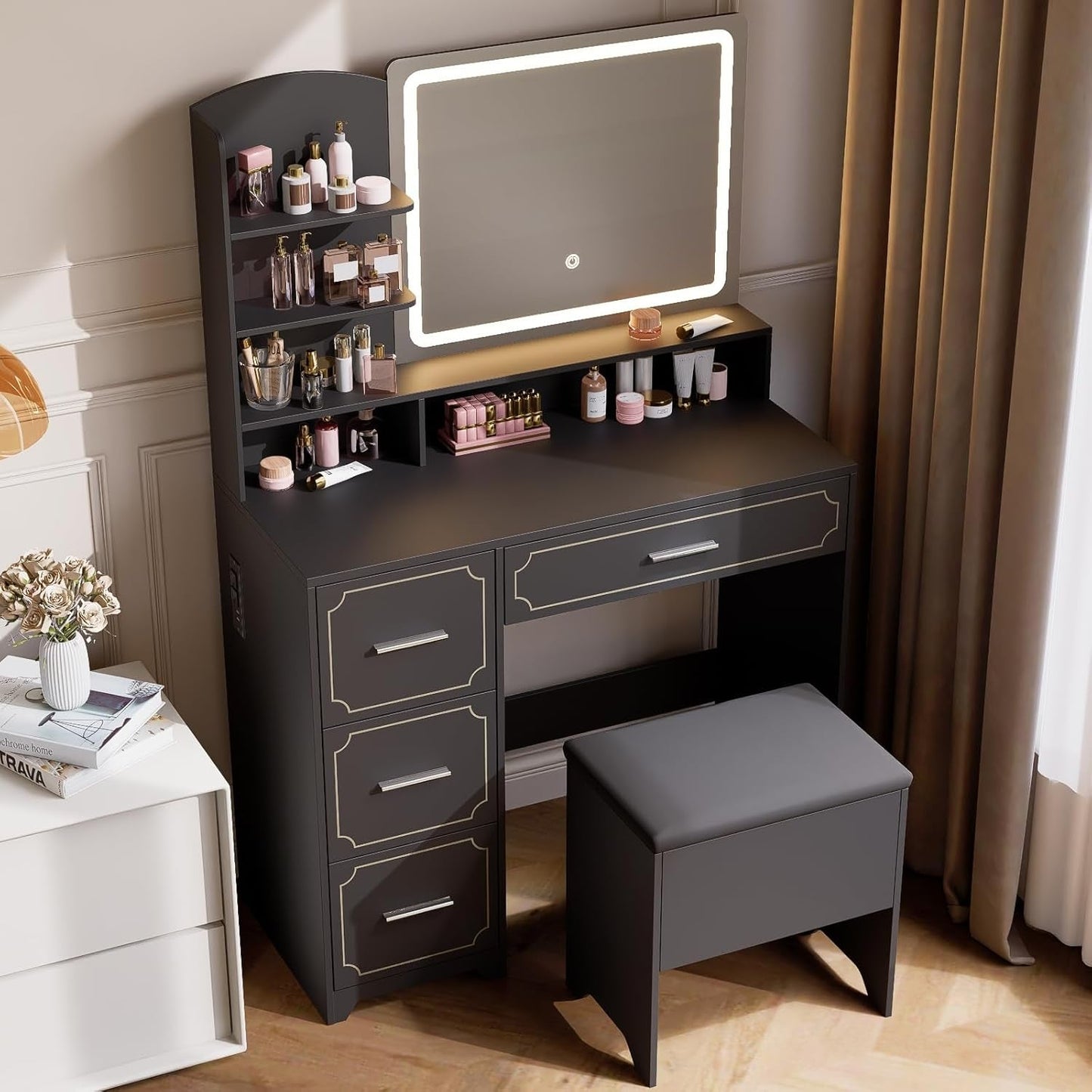 Black Vanity Table With Illuminated Mirror Outlets