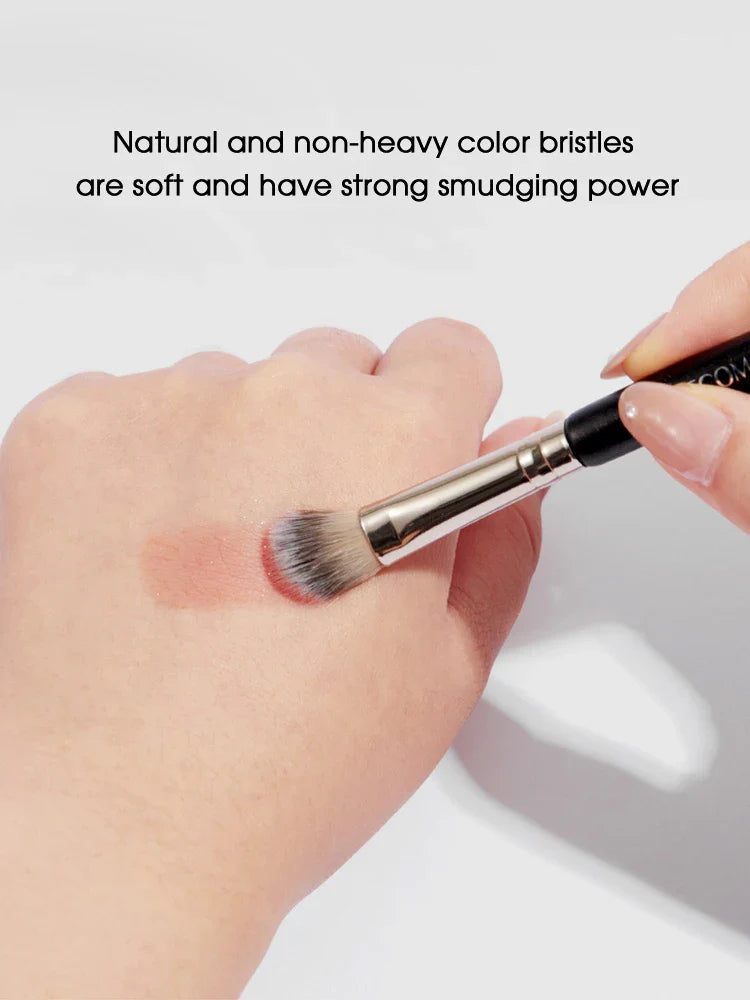 Double Headed Eyeshadow Brush for Easy Makeup