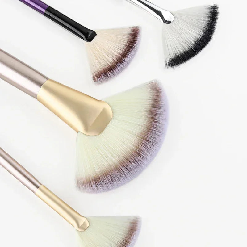 Large Flat Highlight Blush Fan Makeup Brush