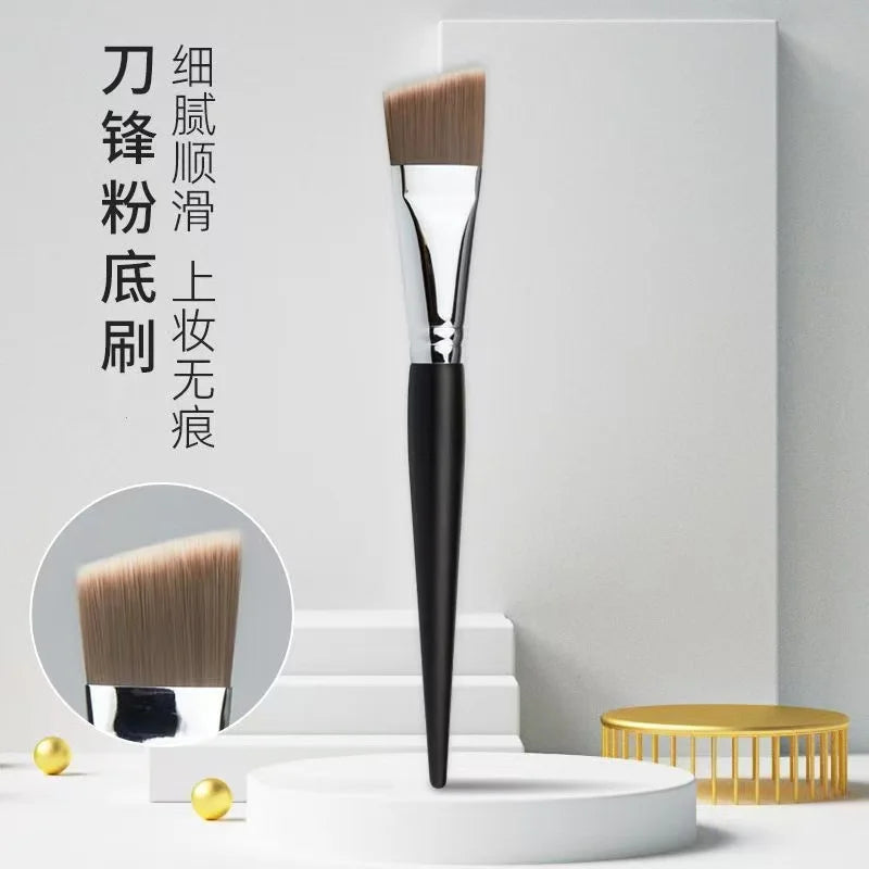 M29 Flat Head Angled Foundation Brush