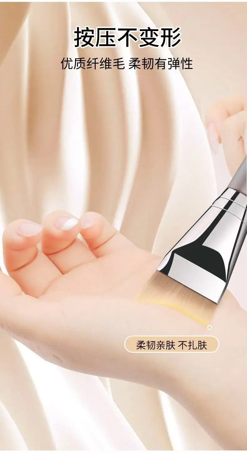 M29 Flat Head Angled Foundation Brush