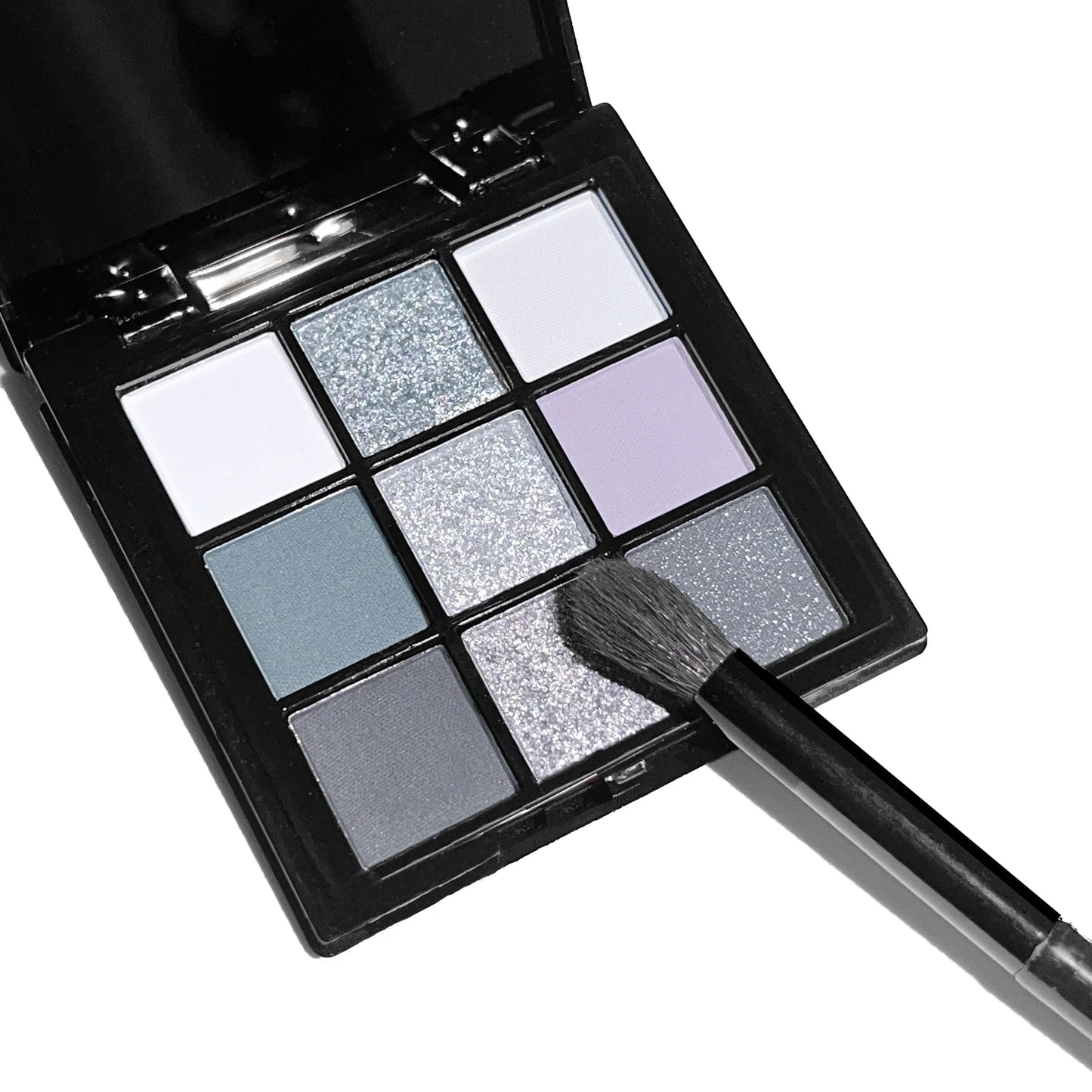 Nine Color Eyeshadow Palette for Smoky Makeup
