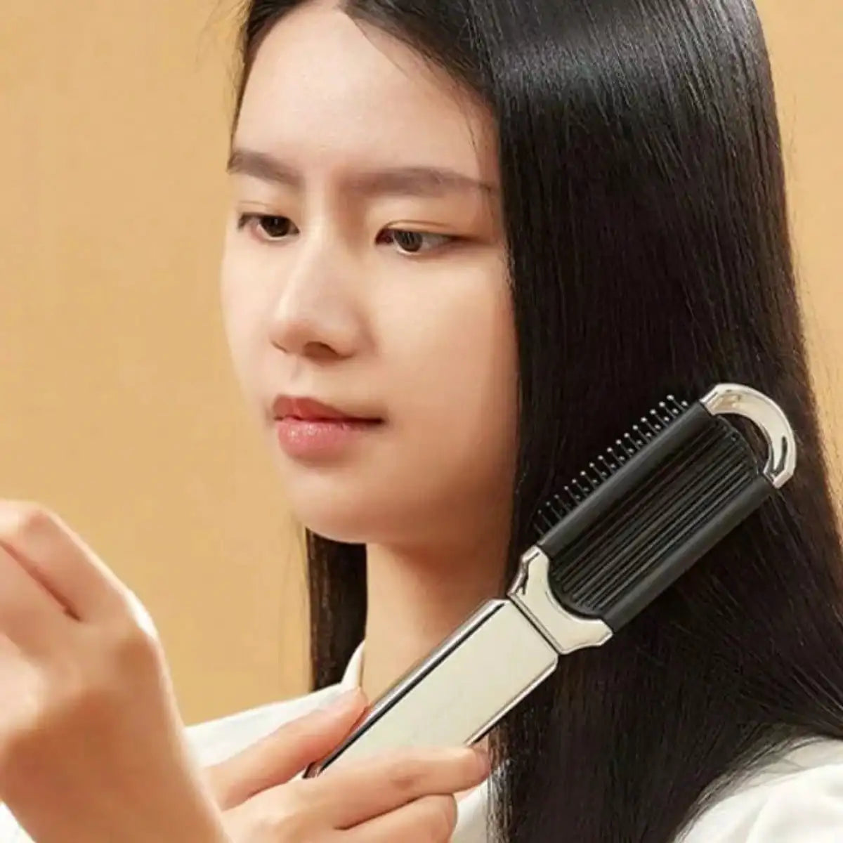 Portable Comb with Mirror