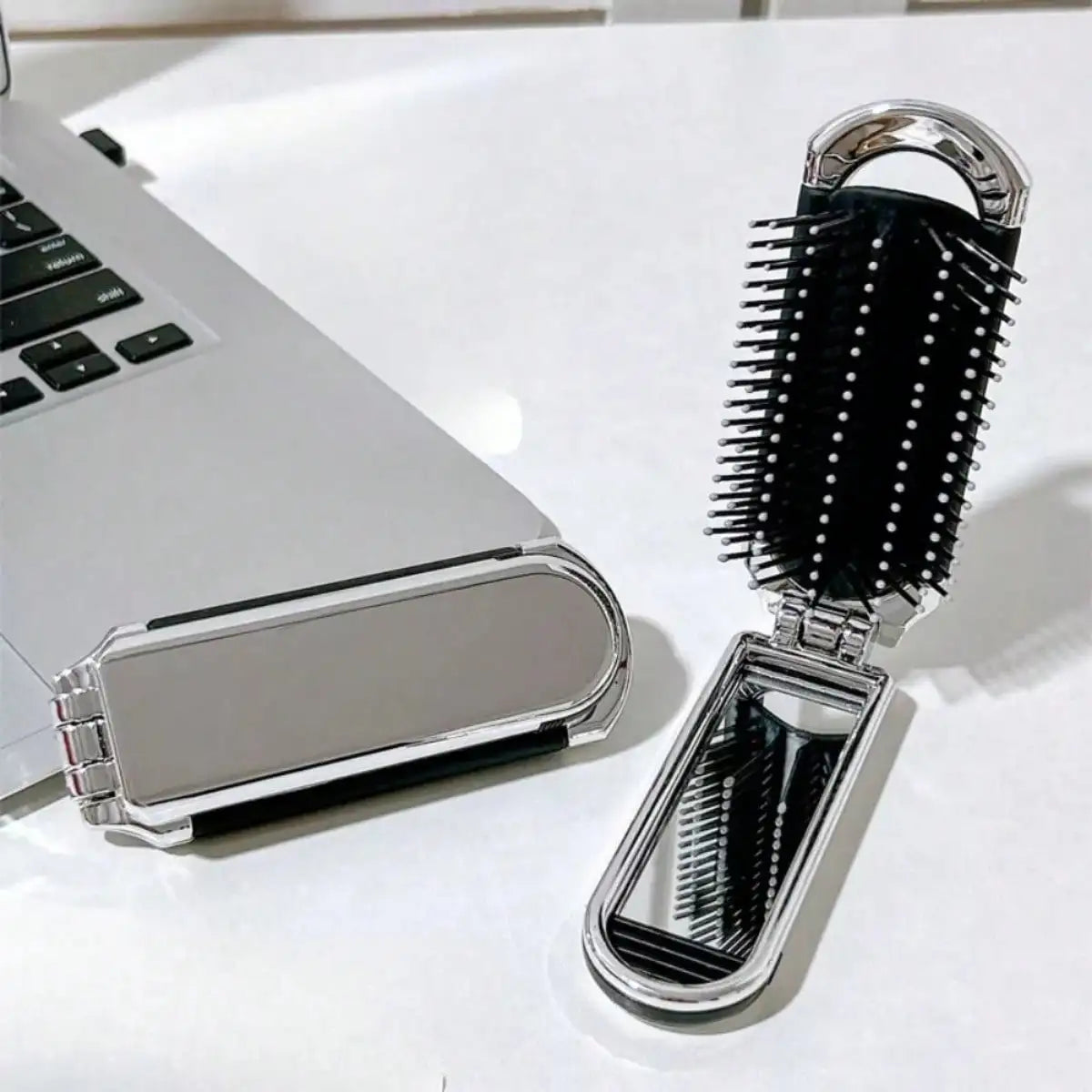 Portable Comb with Mirror