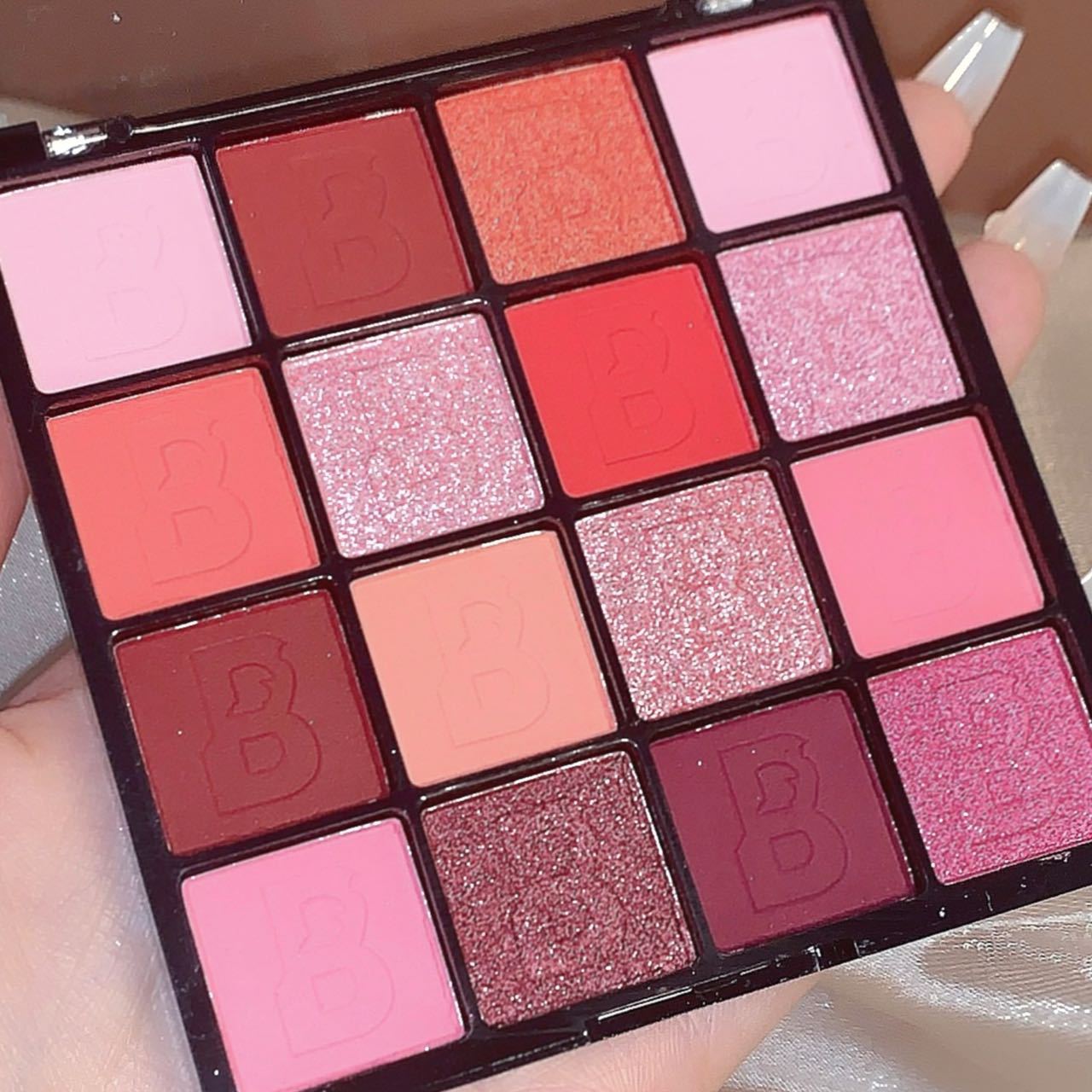 Vibrant Eight-Color Eyeshadow Palette
