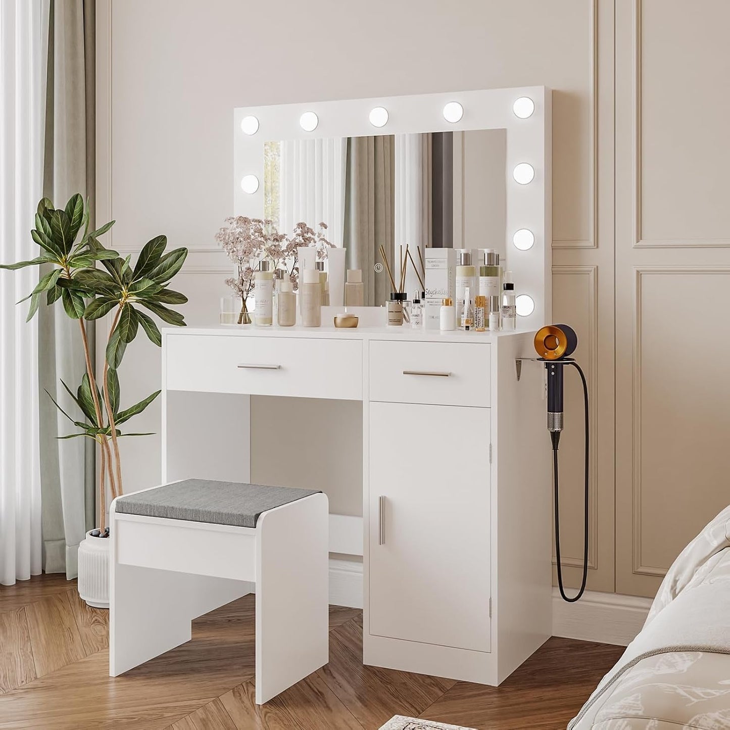 White Vanity Desk With Illuminated Mirror Lighting
