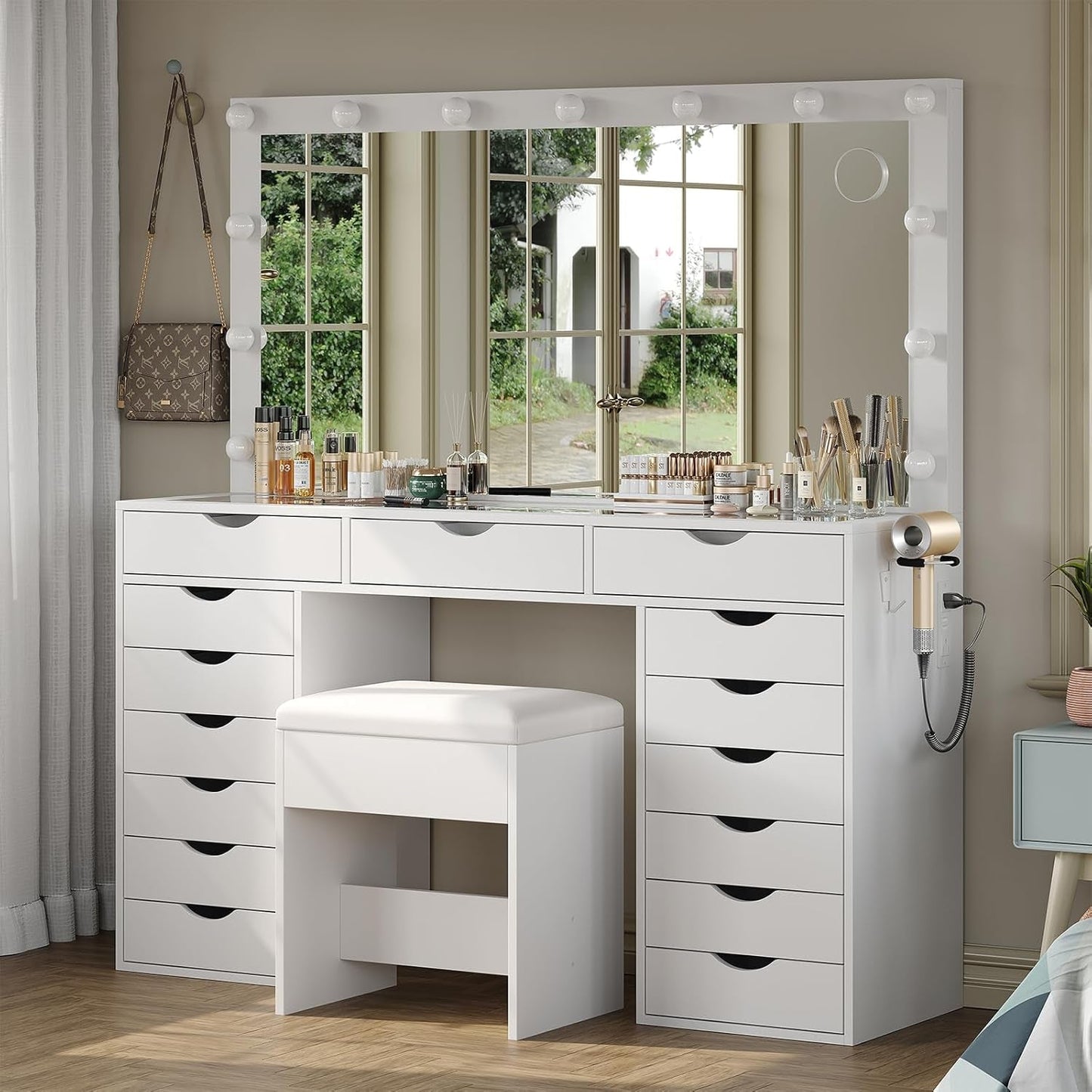 White Vanity Desk With Illuminated Mirror Lighting